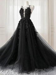 A-line/Princess V-neck Court Train Tulle Wedding Dress with Appliques Lace