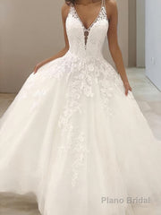 A-Line/Princess V-neck Sweep Train Tulle Wedding Dresses With Appliques Lace