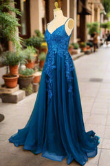 Blue A-line V Neck Prom Dresses Spaghetti Straps Sweep Train Tulle Evening Dresses With Appliqued