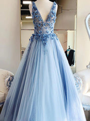 Blue Tulle V-neck Appliques Beading Prom Dresses