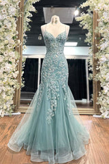 Elegant Mermaid V-neck Applique Tulle Long Ball Gown