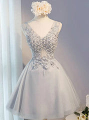 Gray Tulle Appliques V-neck Homecoming Dresses