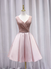 Pink Satin V-neck Pleats Homecoming Dresses