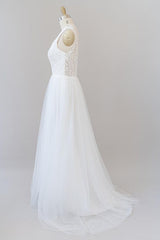 Long A-line Open Back V-neck Lace Tulle Wedding Dress